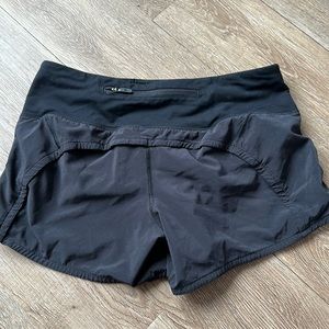 Lululemon low rise speed up shorts